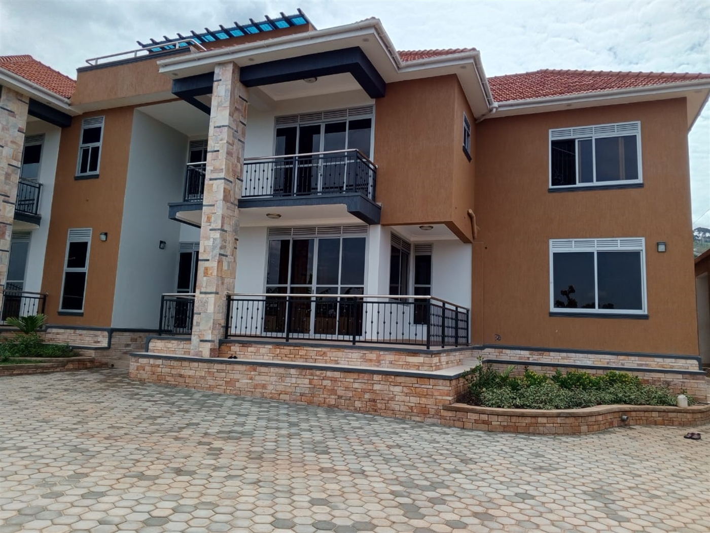 Storeyed house for sale in Mutungo Wakiso