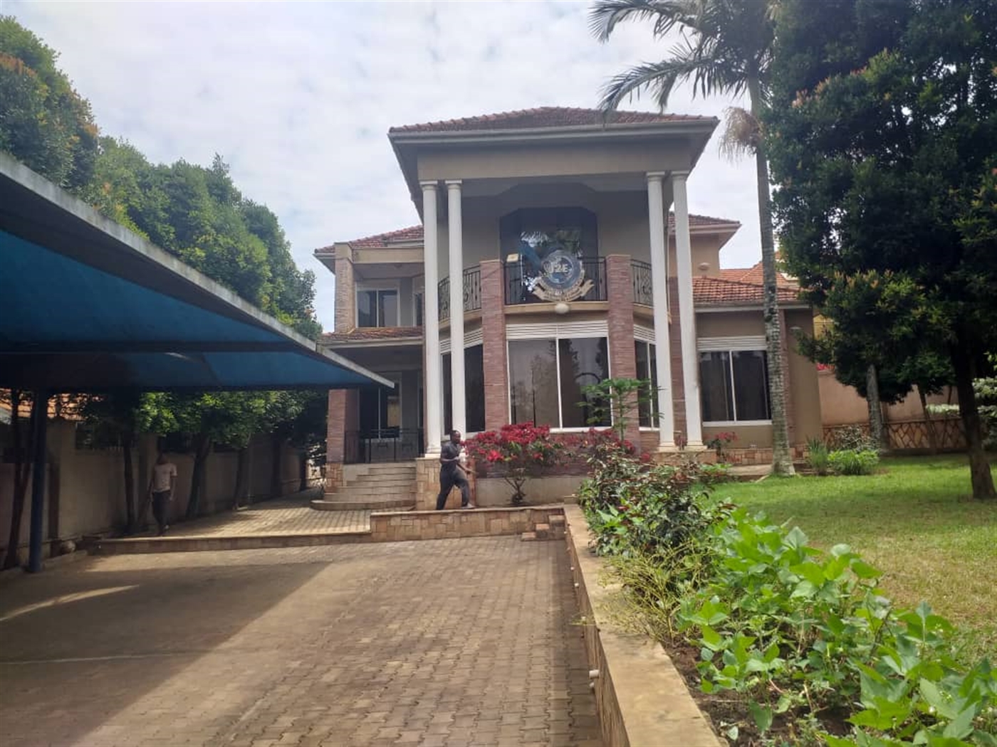 Storeyed house for sale in Munyonyo Wakiso