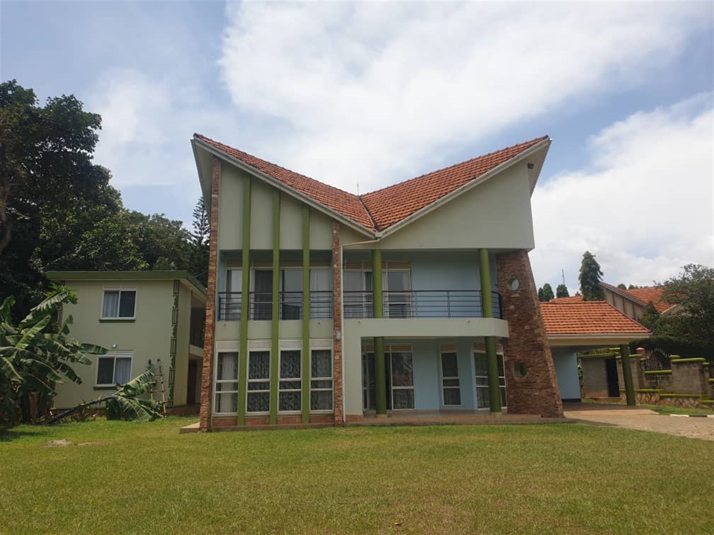 Storeyed house for rent in Lubowa Wakiso