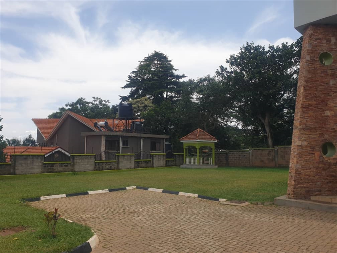 Storeyed house for rent in Lubowa Wakiso