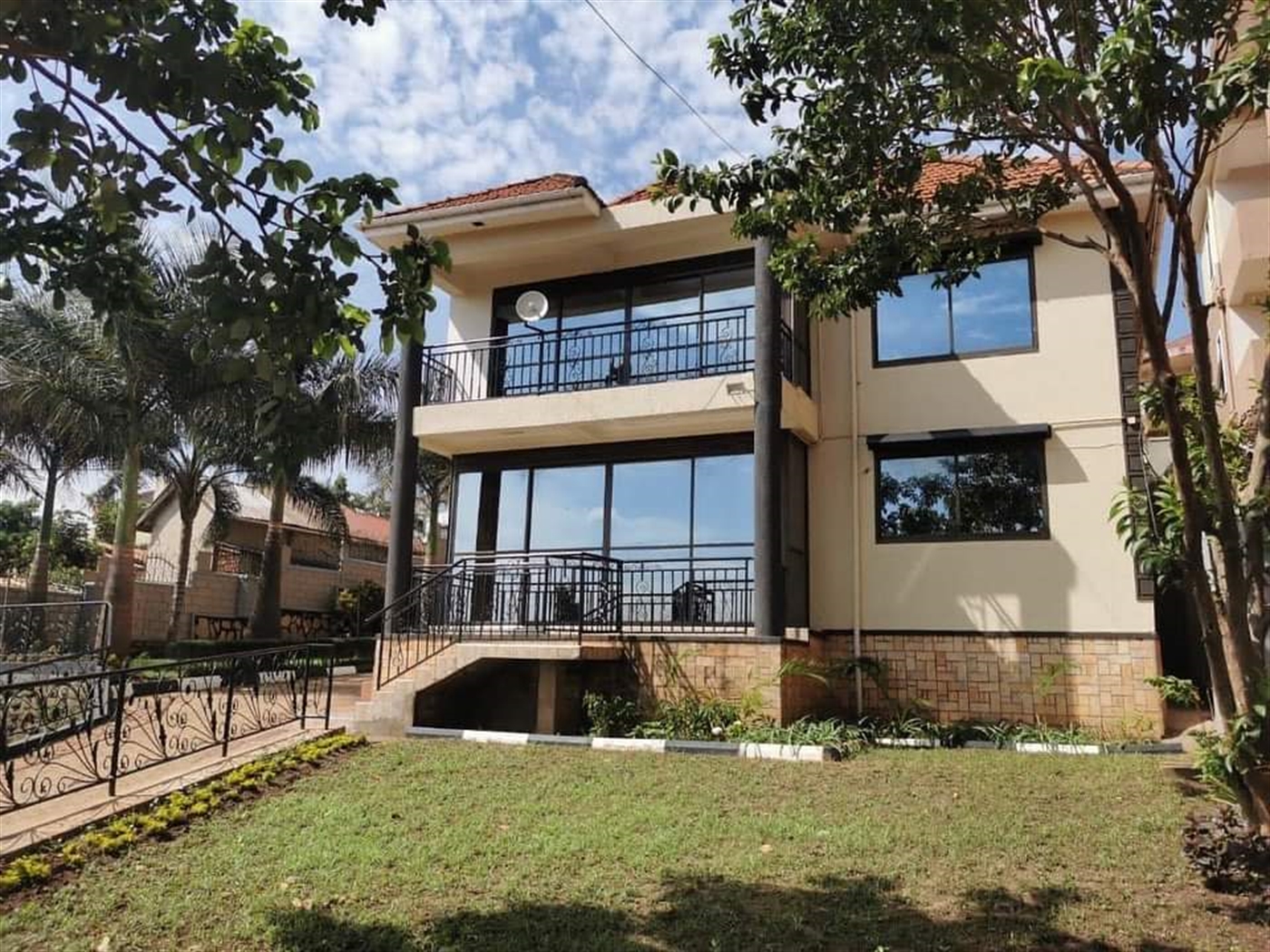 Storeyed house for rent in Kyanja Kampala