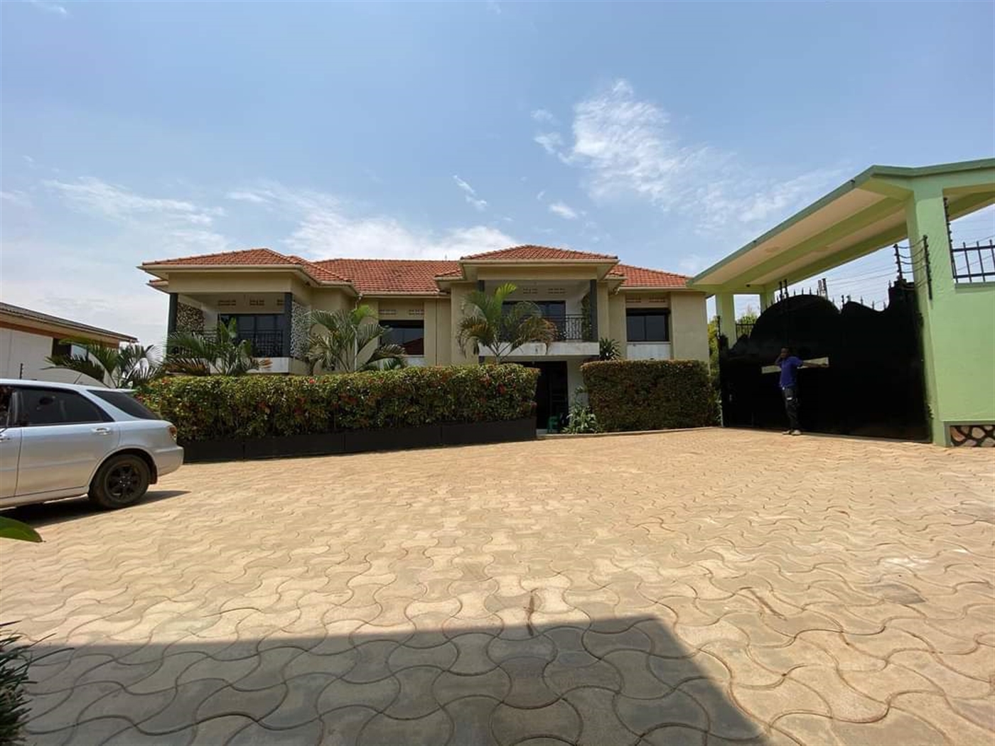 Duplex for rent in Kisaasi Kampala