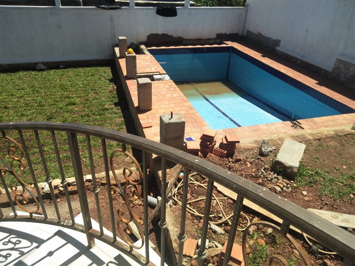 Mansion for sale in Kigo Wakiso