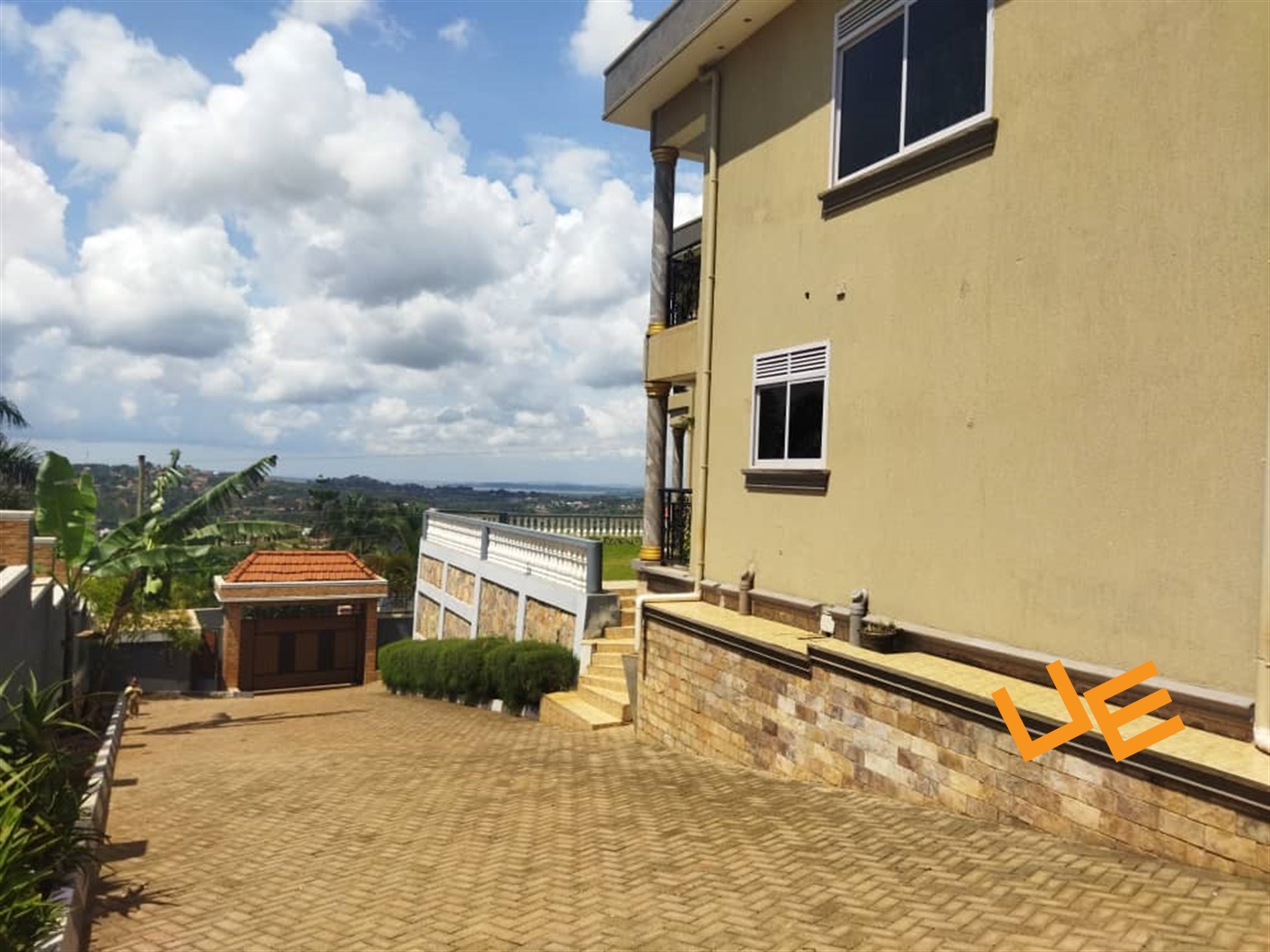 Storeyed house for rent in Akright Wakiso