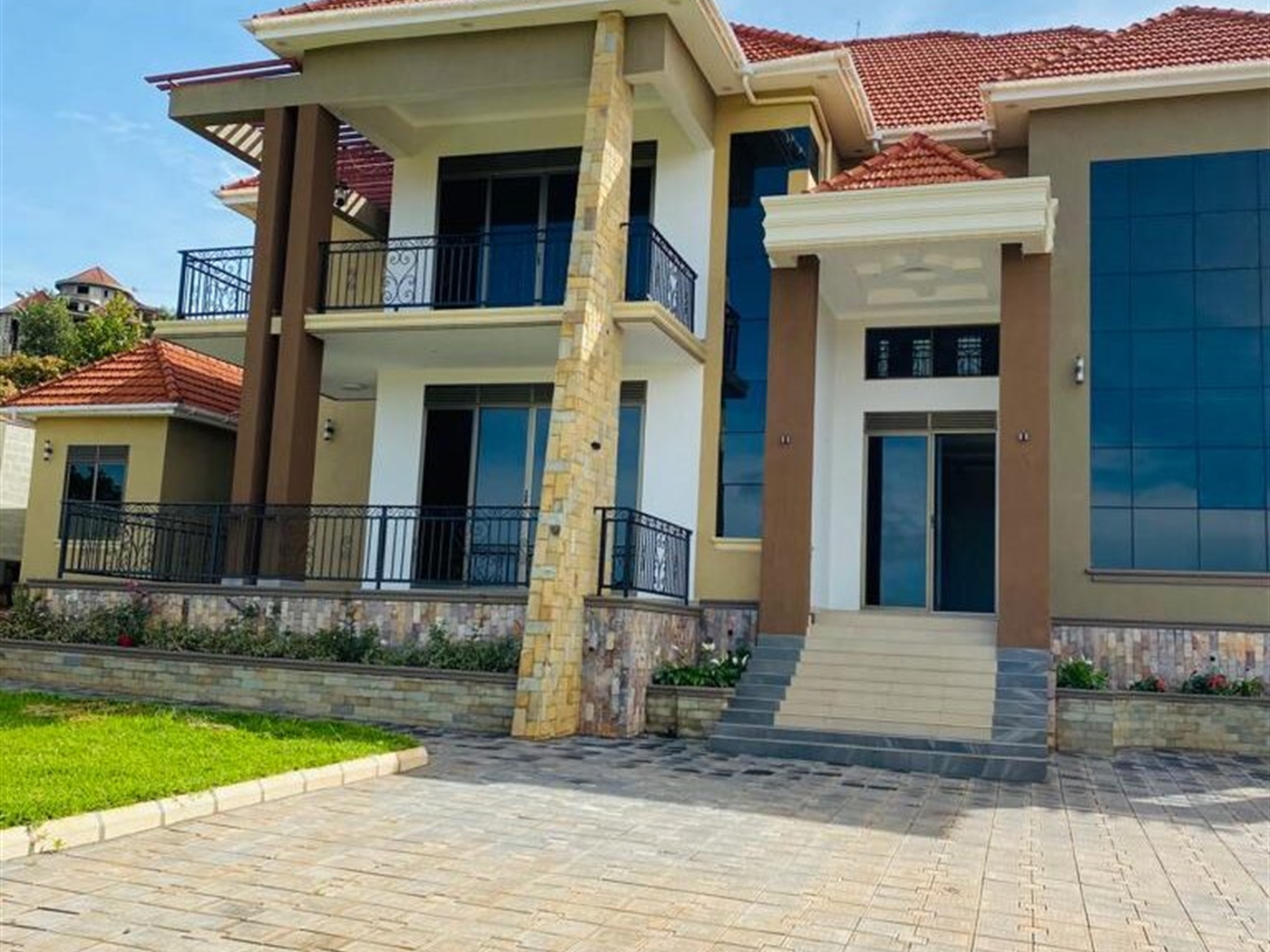 Storeyed house for sale in Bwebajja Wakiso