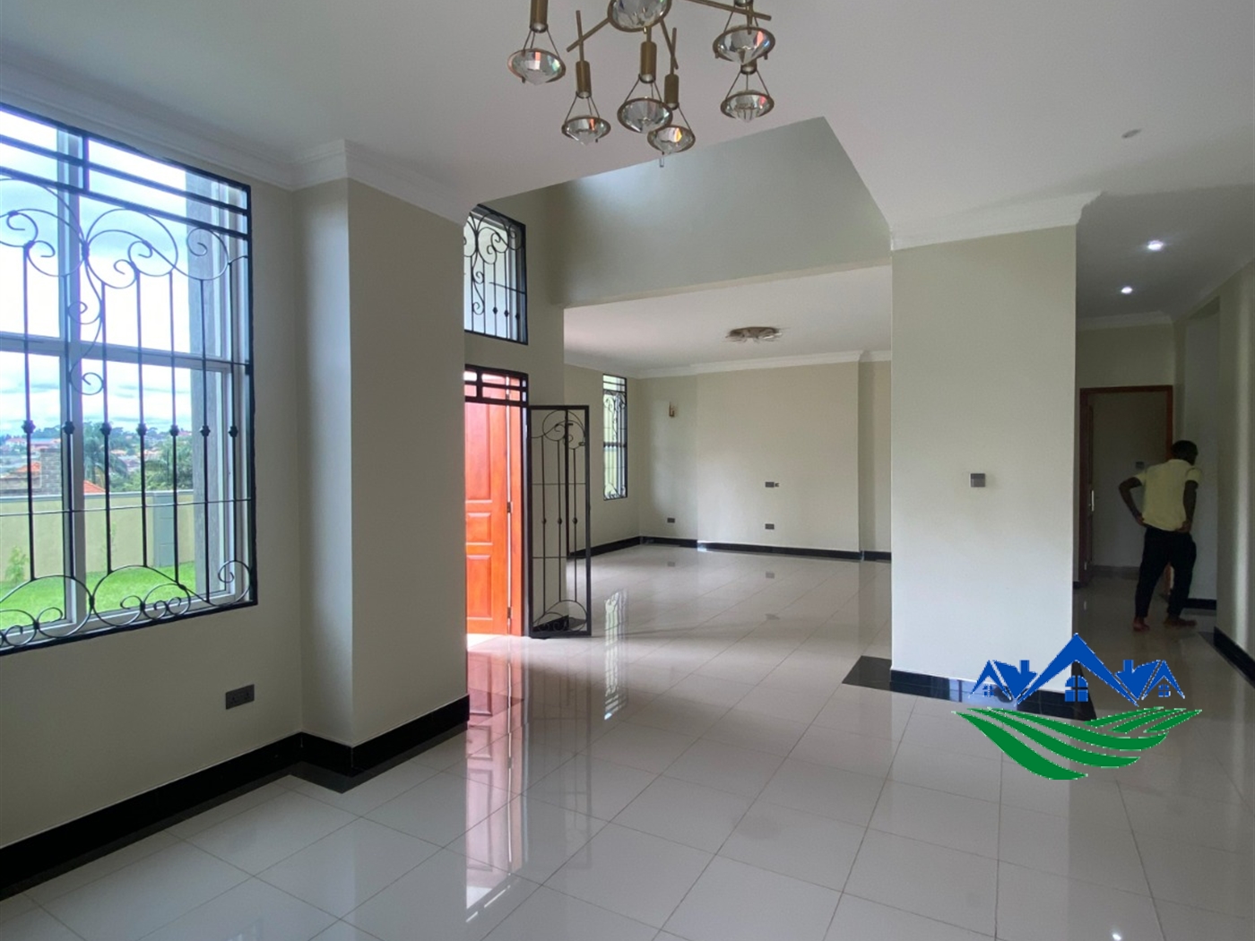 Mansion for sale in Munyonyo Wakiso