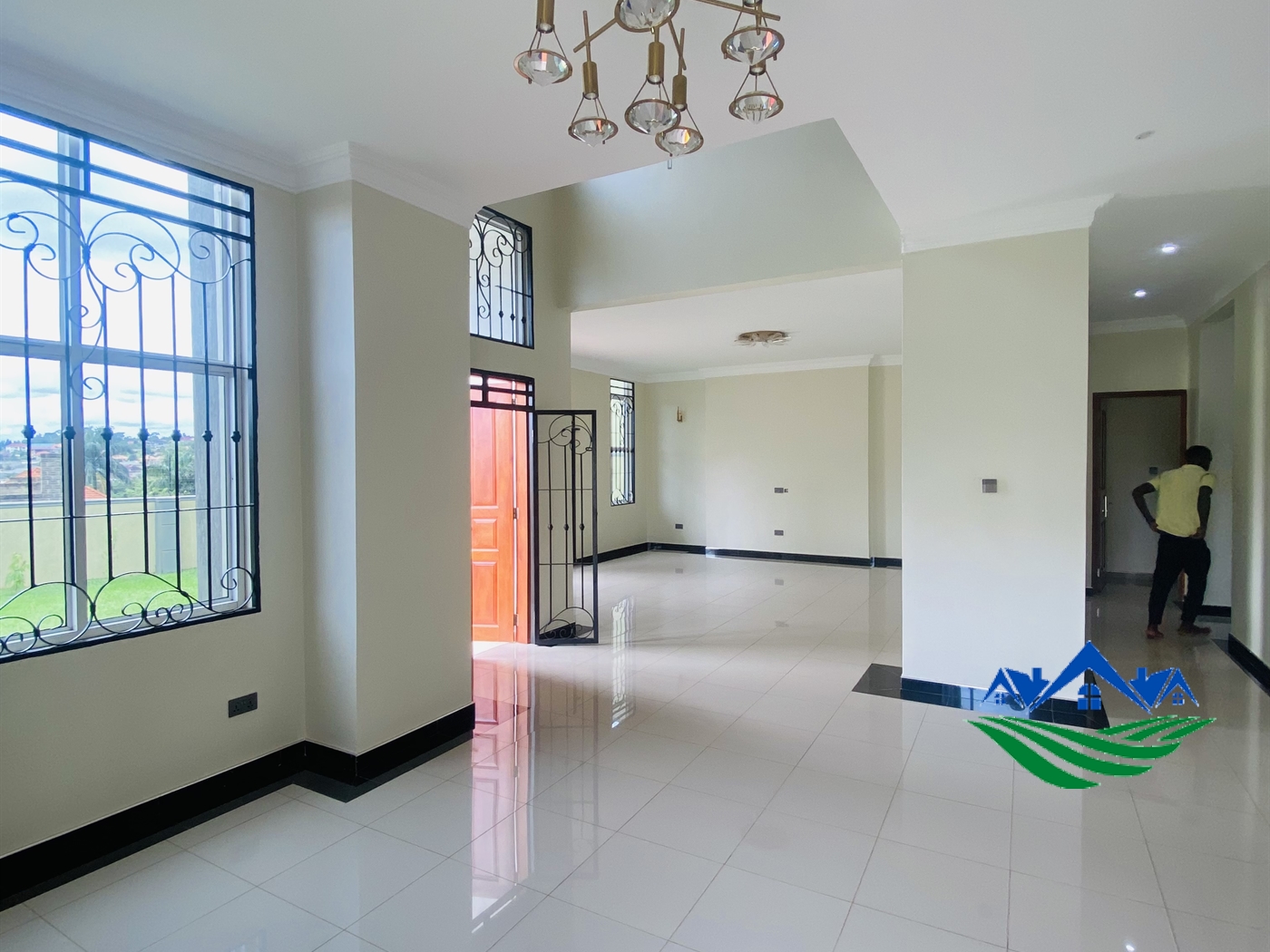 Mansion for sale in Kitende Wakiso