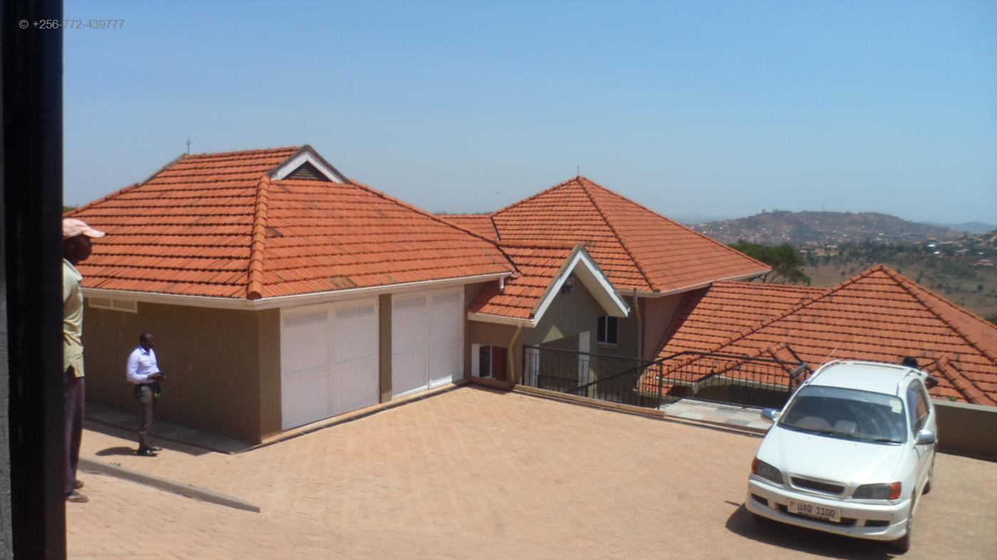 Villa for rent in Lubowa Wakiso