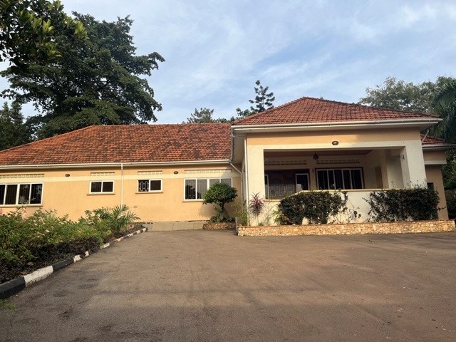 Bungalow for sale in Bugoloobi Kampala