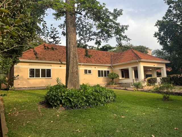 Bungalow for sale in Bugoloobi Kampala