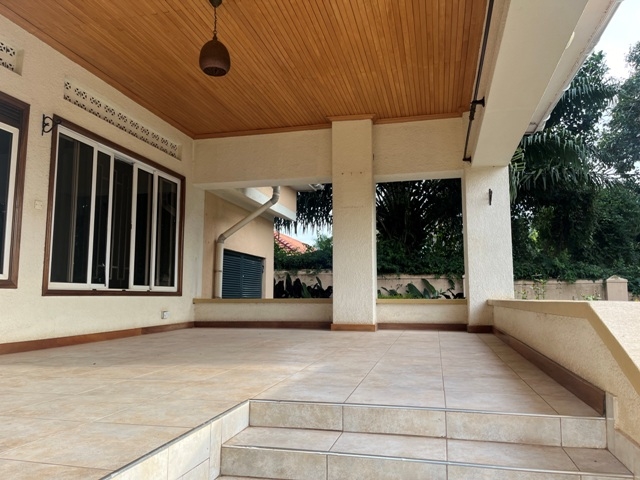 Bungalow for sale in Bugoloobi Kampala