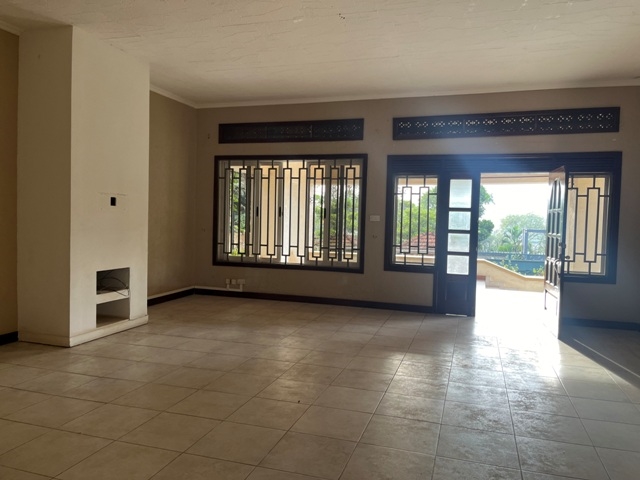 Bungalow for sale in Bugoloobi Kampala