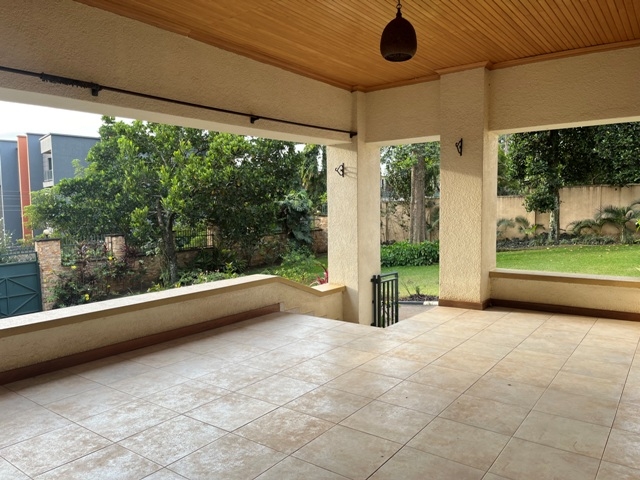 Bungalow for sale in Bugoloobi Kampala