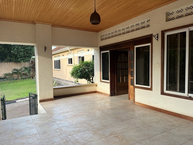 Bungalow for sale in Bugoloobi Kampala