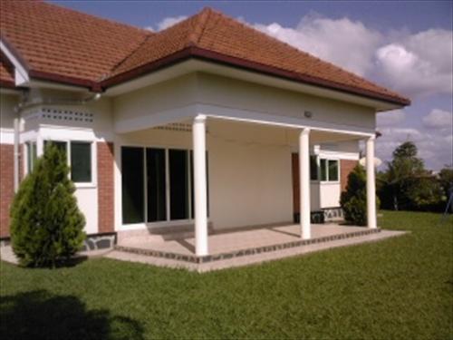 Bungalow for rent in Portbell Kampala