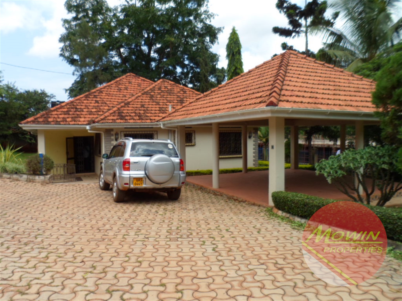 Bungalow for rent in Kololo Kampala