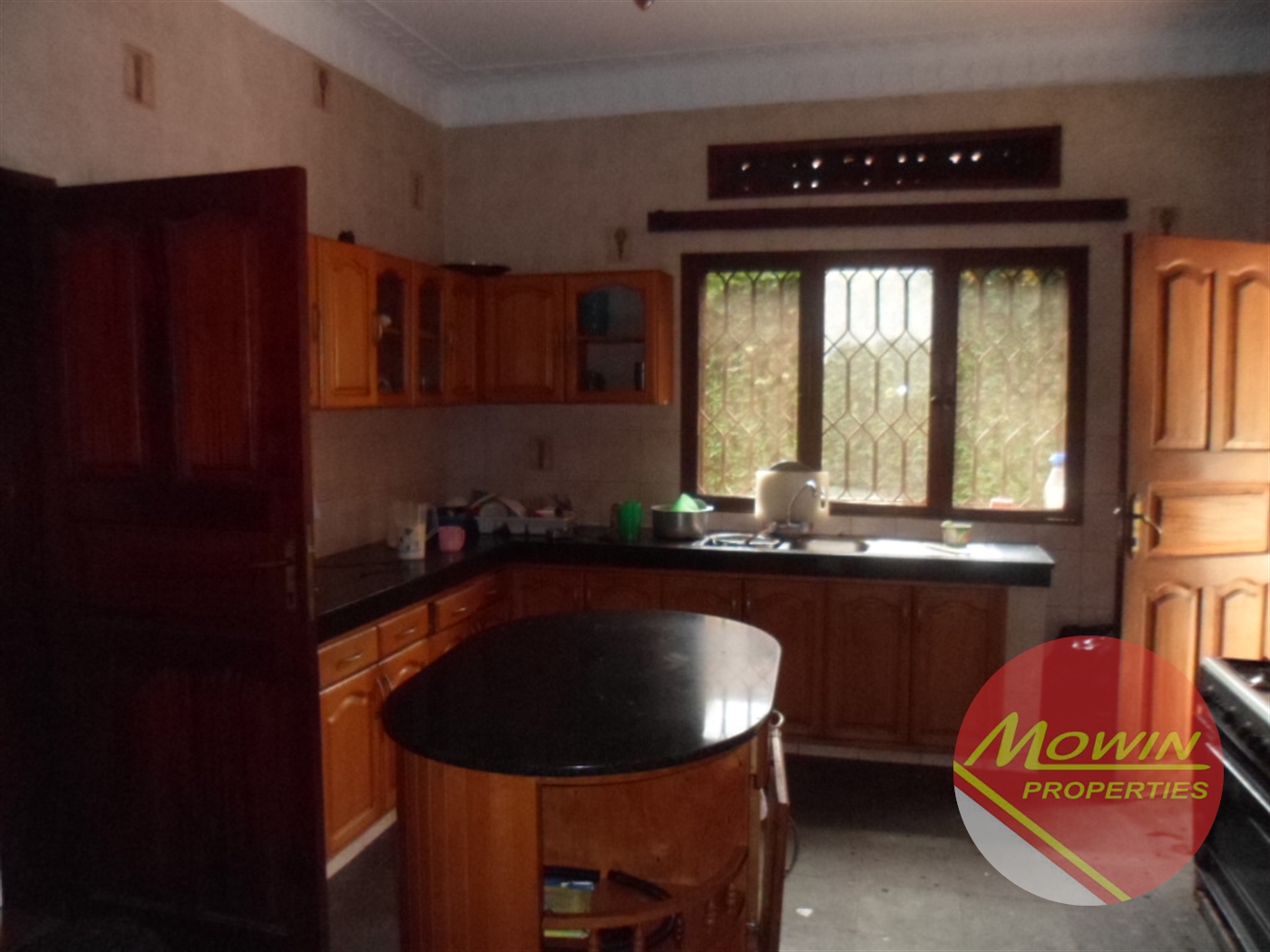 Bungalow for rent in Bugoloobi Kampala