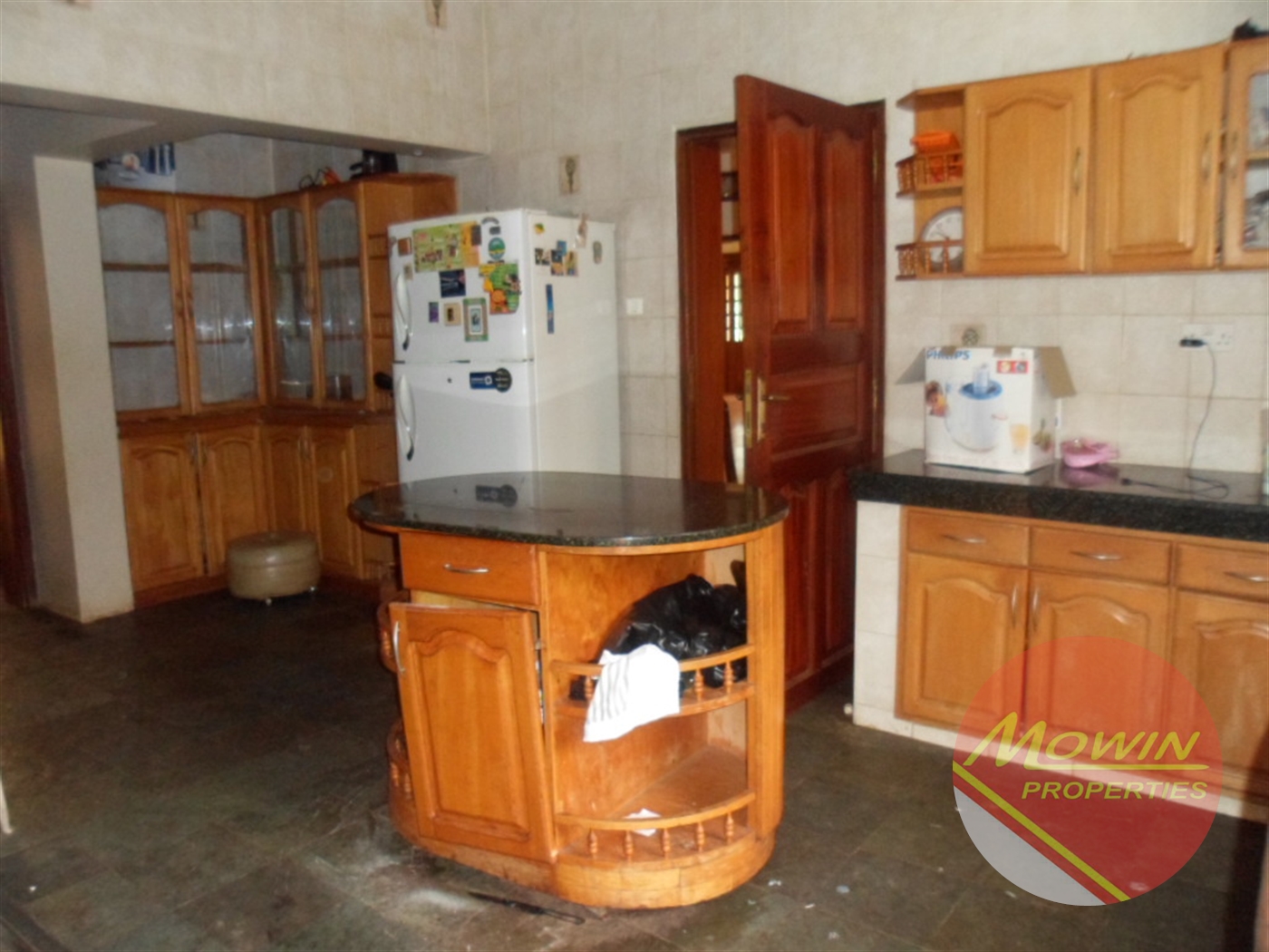 Bungalow for rent in Bugoloobi Kampala