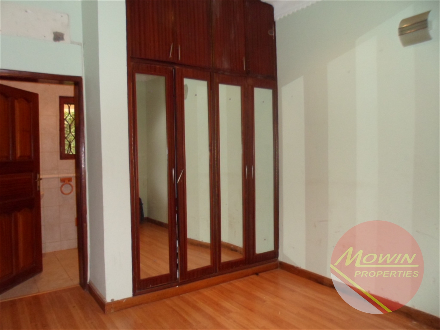 Bungalow for rent in Bugoloobi Kampala