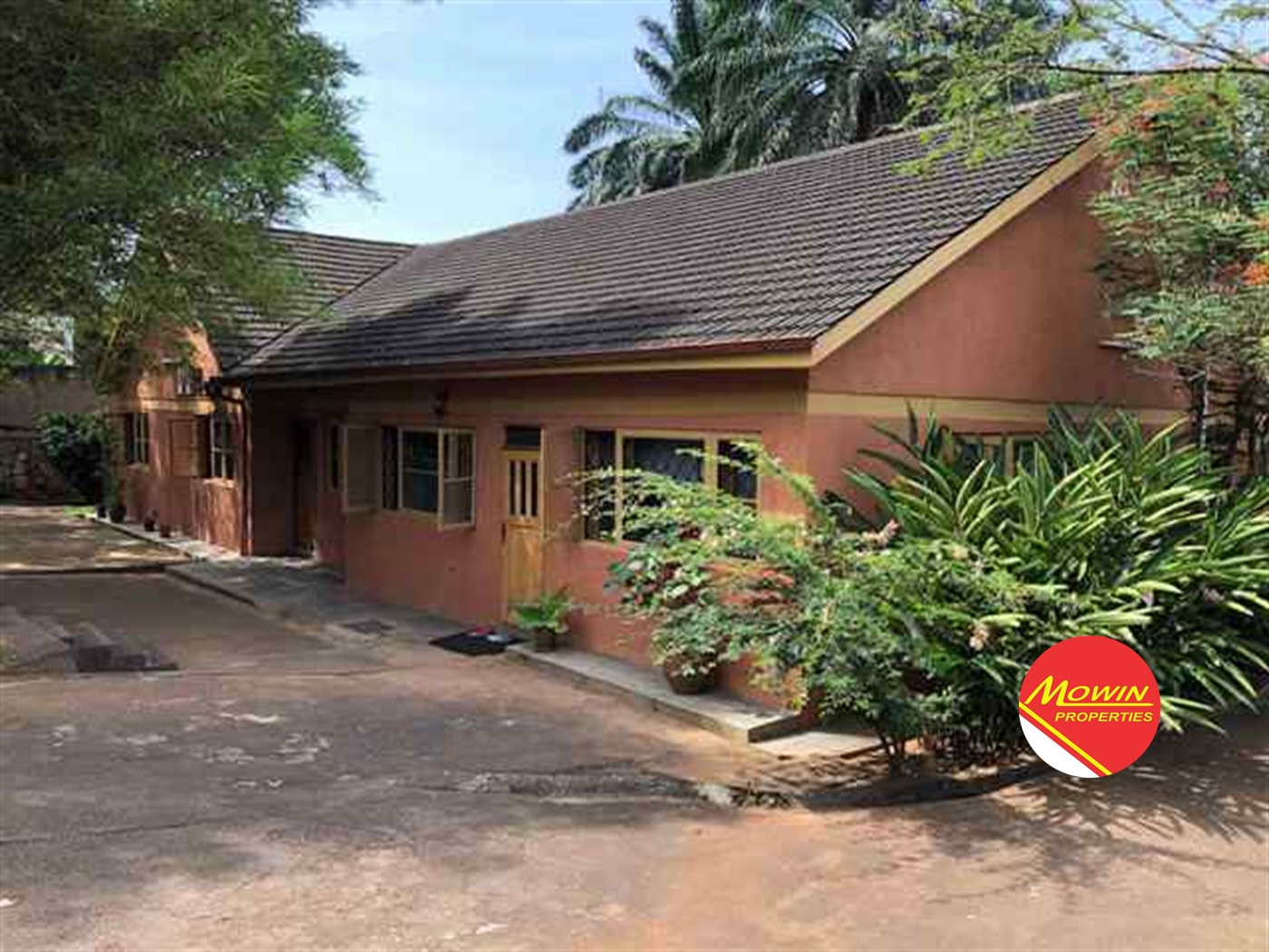 Bungalow for rent in Bugoloobi Kampala