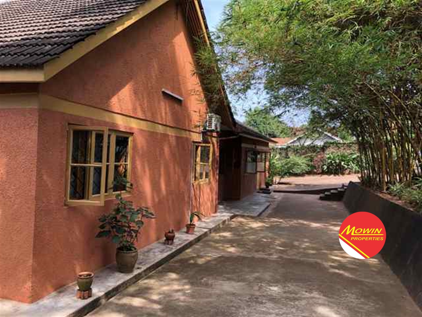 Bungalow for rent in Bugoloobi Kampala