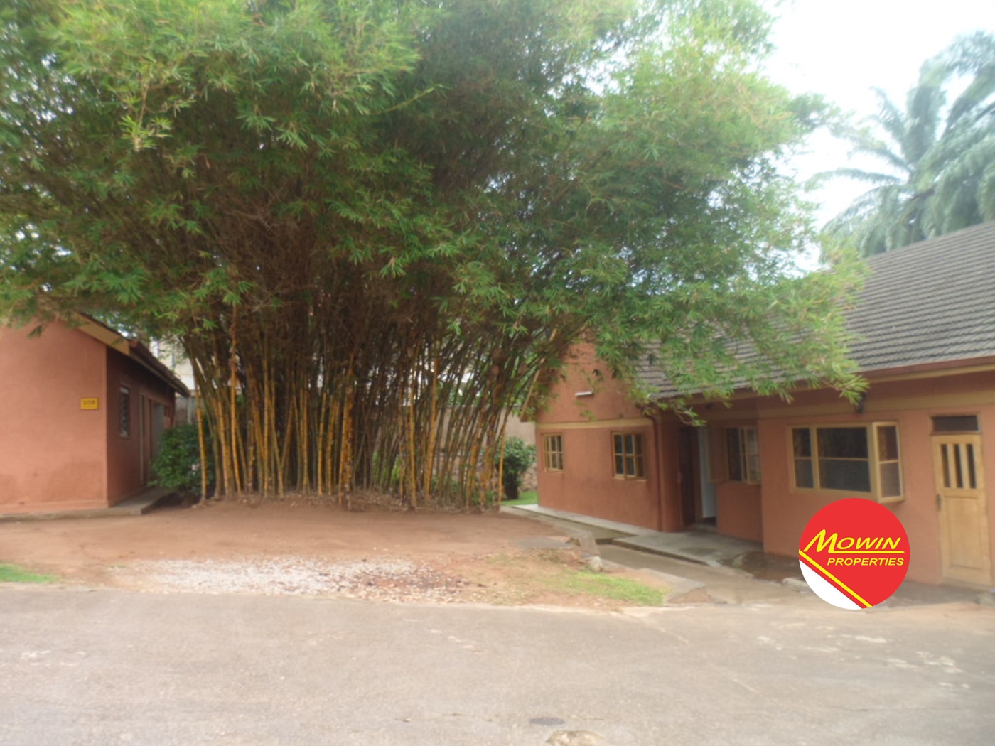 Bungalow for rent in Bugoloobi Kampala