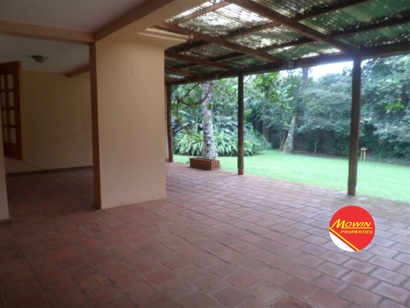 Bungalow for rent in Bugoloobi Kampala