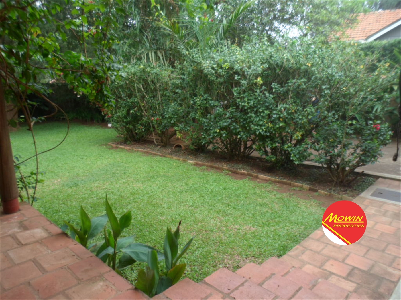 Bungalow for rent in Bugoloobi Kampala