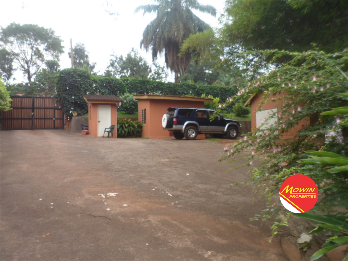 Bungalow for rent in Bugoloobi Kampala