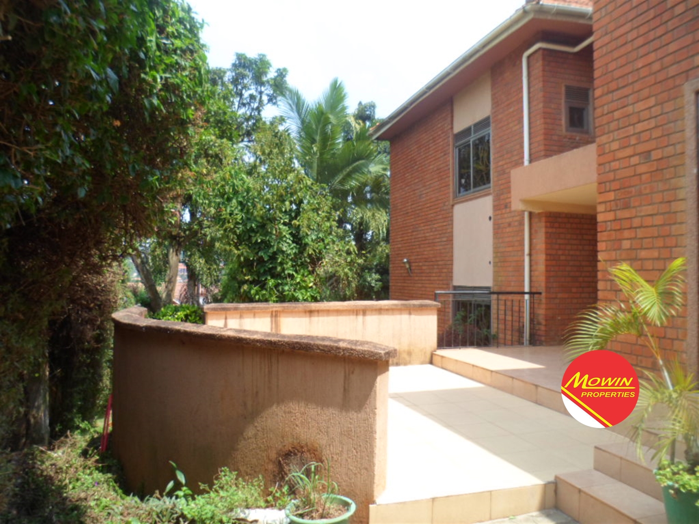 Storeyed house for rent in Bugoloobi Kampala