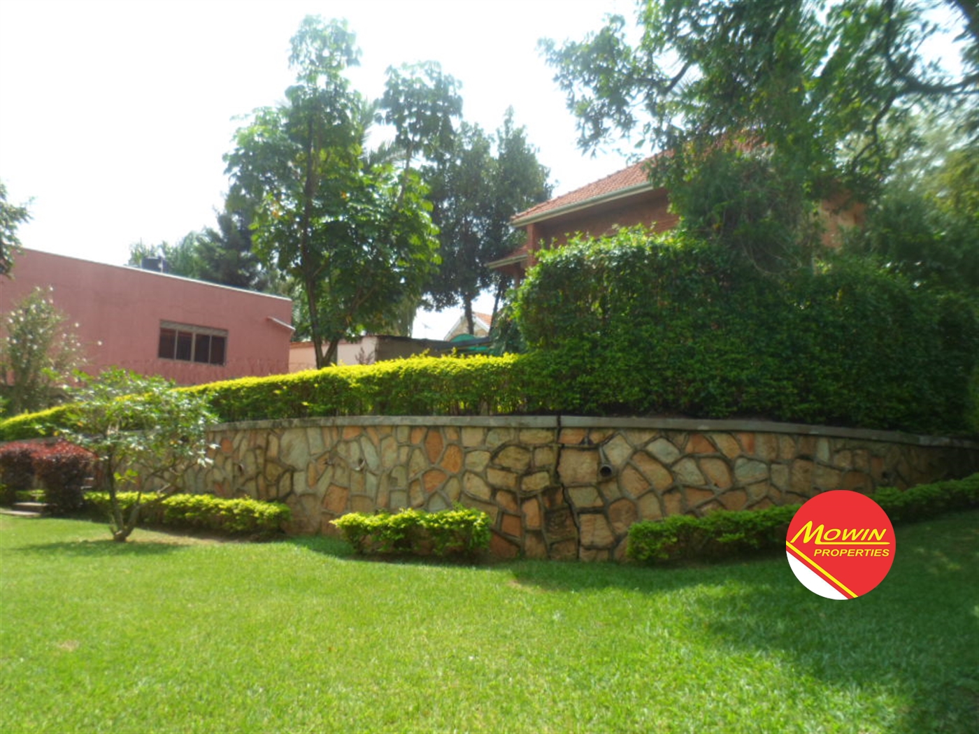 Storeyed house for rent in Bugoloobi Kampala