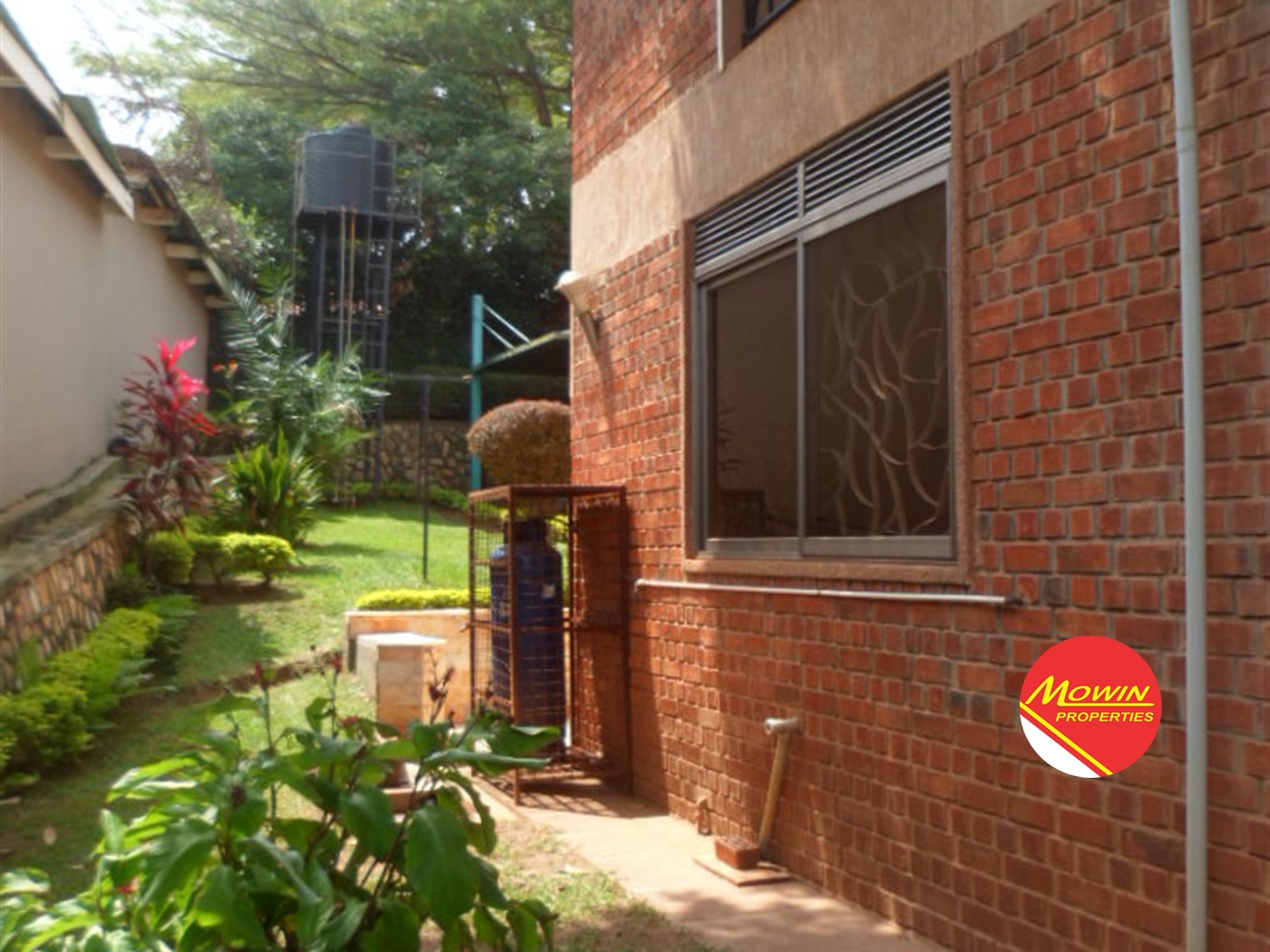 Storeyed house for rent in Bugoloobi Kampala