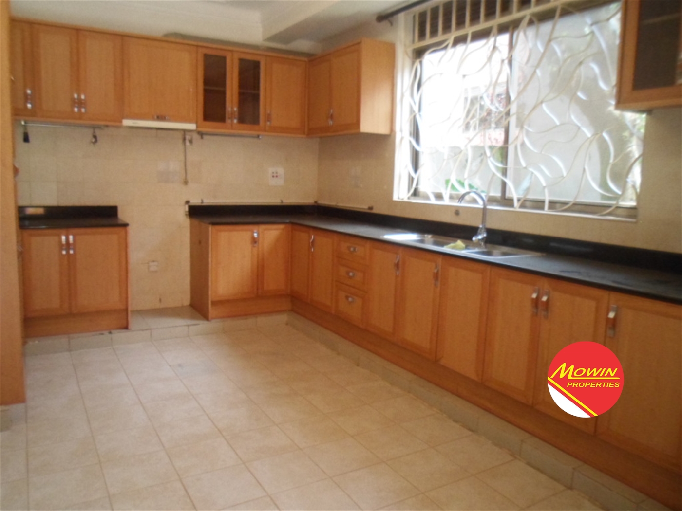 Storeyed house for rent in Bugoloobi Kampala