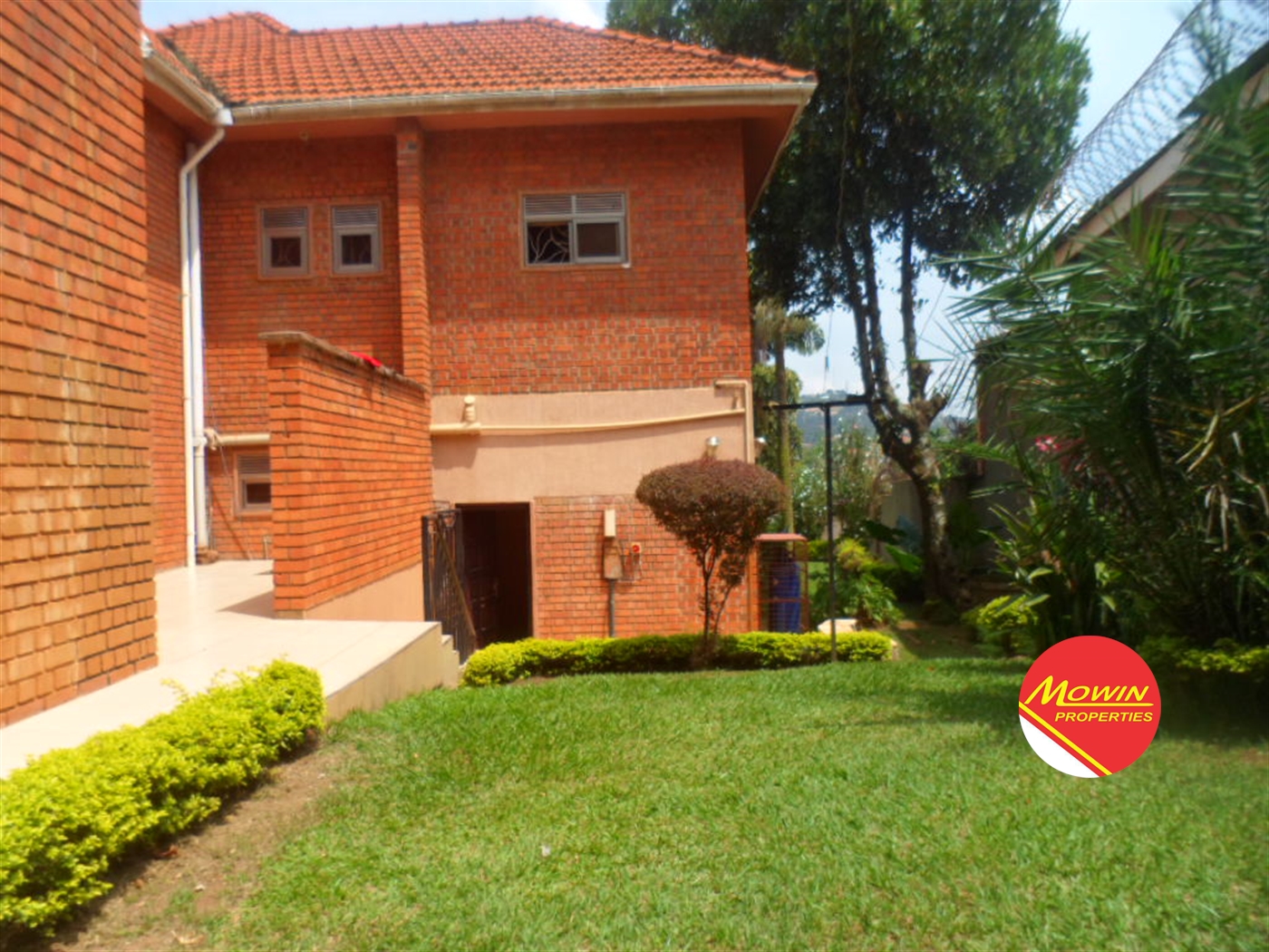 Storeyed house for rent in Bugoloobi Kampala