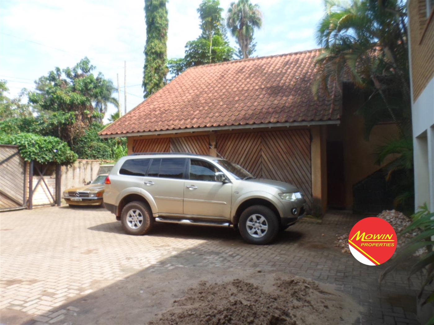 Storeyed house for rent in Muyenga Kampala