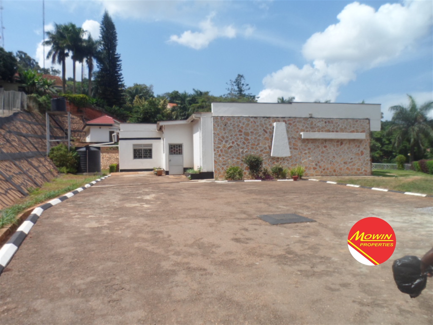 Bungalow for rent in Kololo Kampala