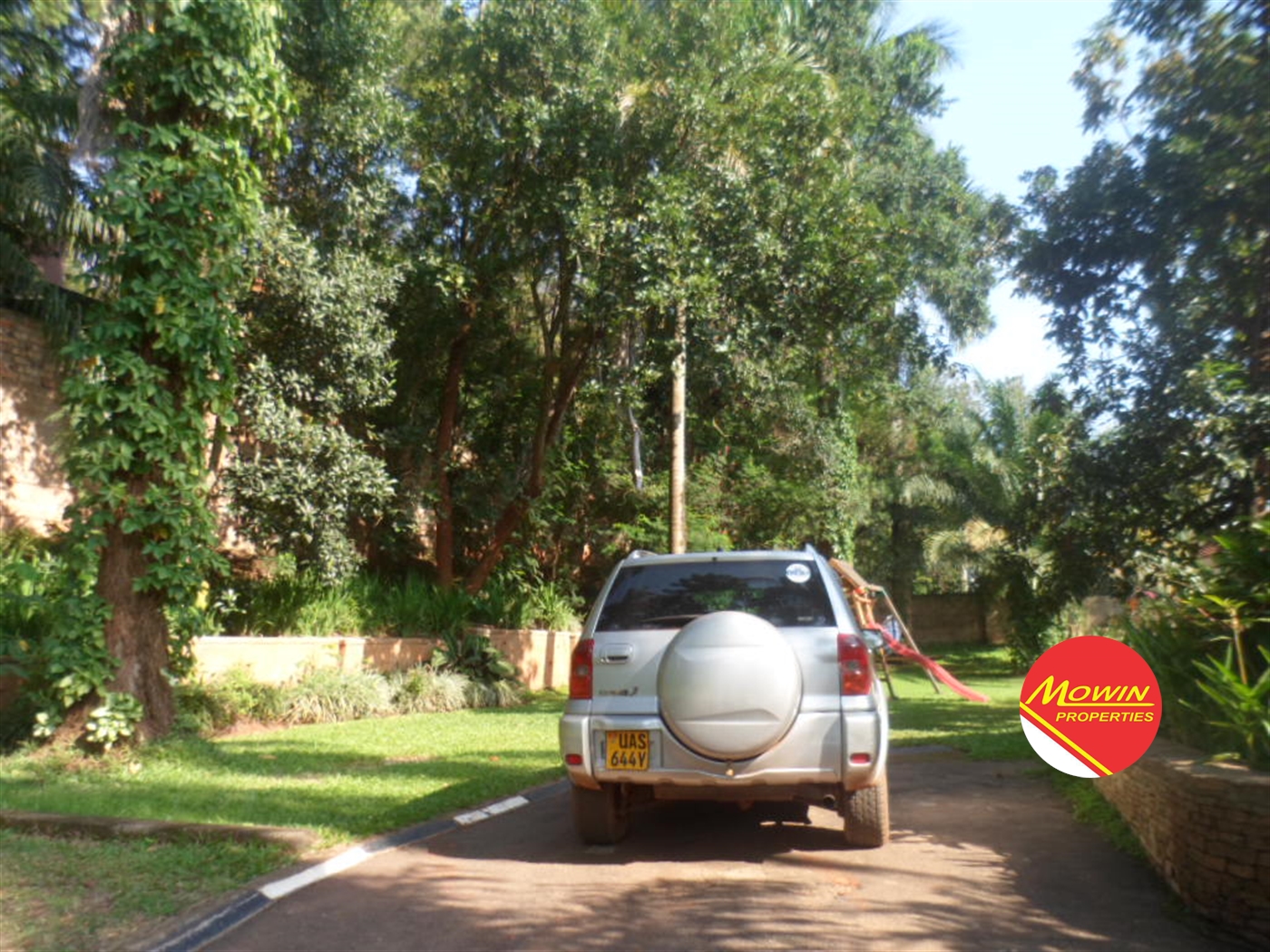 Bungalow for rent in Kololo Kampala