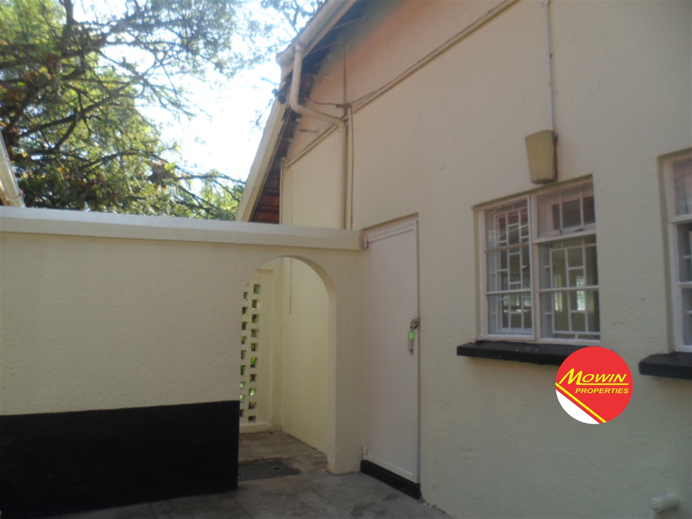 Bungalow for rent in Kololo Kampala