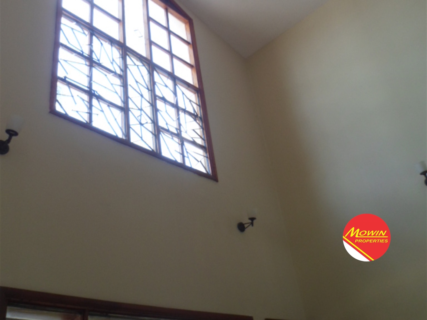 Storeyed house for rent in Bugoloobi Kampala