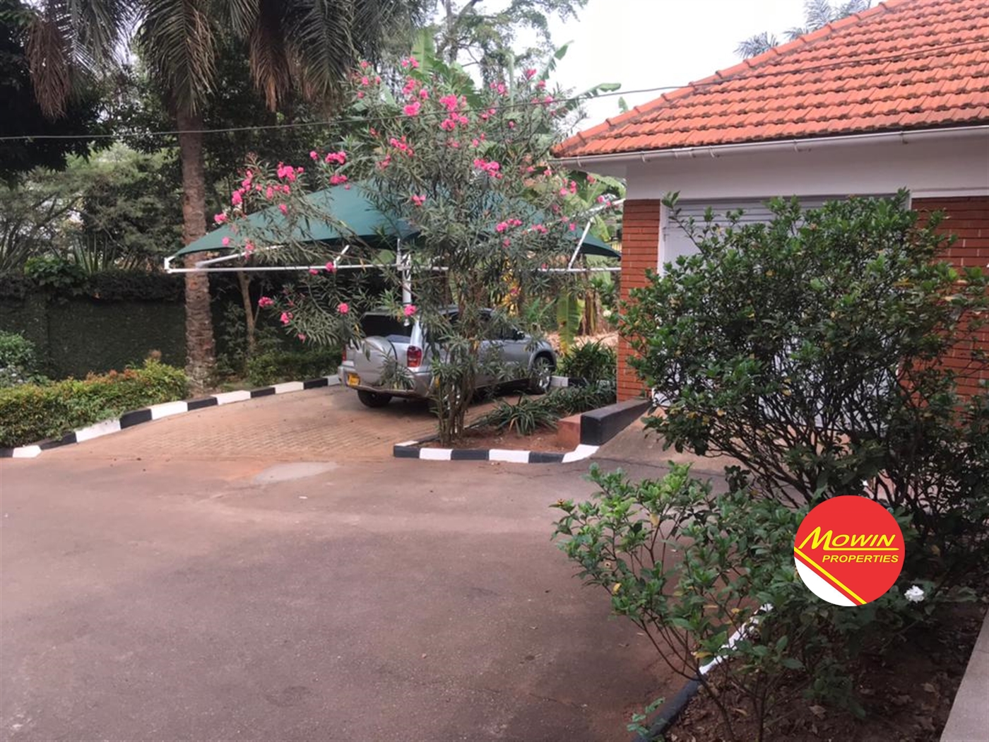 Bungalow for rent in Kololo Kampala