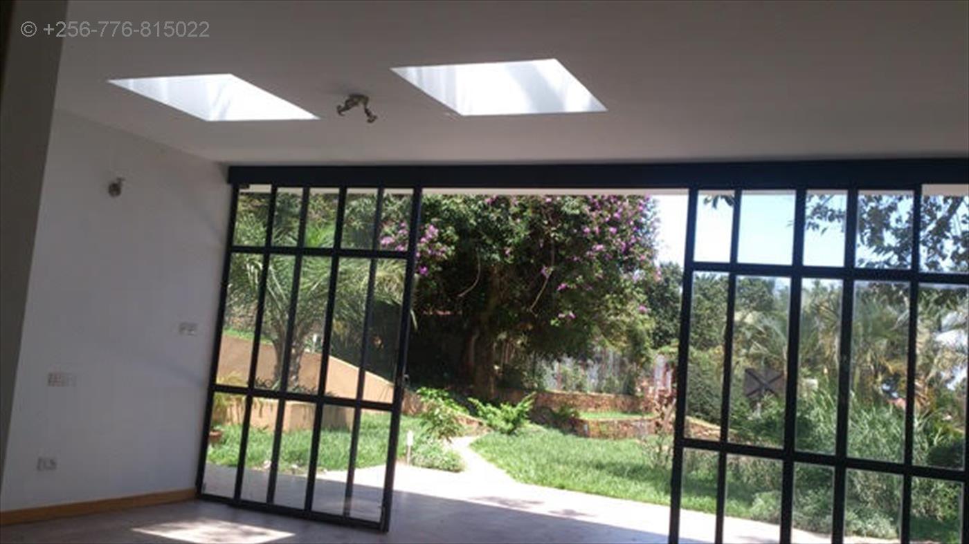 Bungalow for rent in Mutungo Kampala