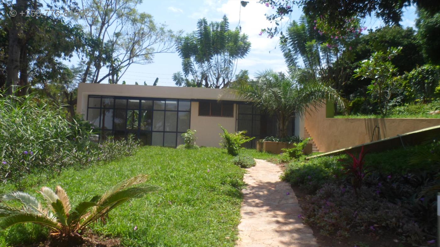 Bungalow for rent in Mutungo Kampala