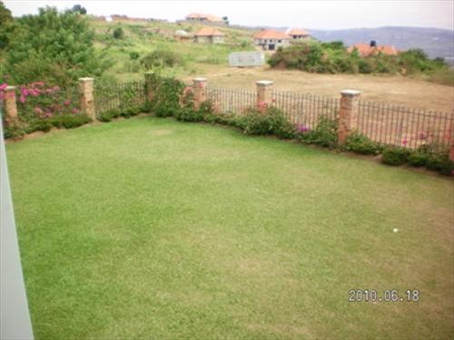 Villa for rent in Lubowa Wakiso