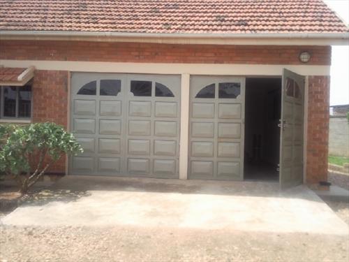 Bungalow for rent in Munyonyo Kampala