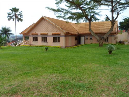 Mansion for rent in Kansanga Kampala