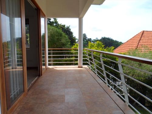 Bungalow for rent in Muyenga Kampala