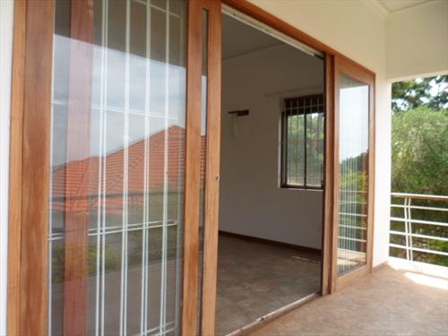 Bungalow for rent in Muyenga Kampala