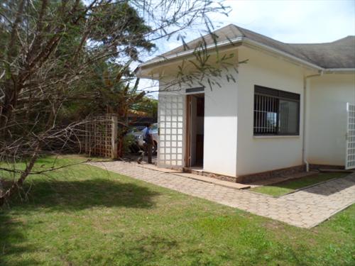 Bungalow for rent in Muyenga Kampala