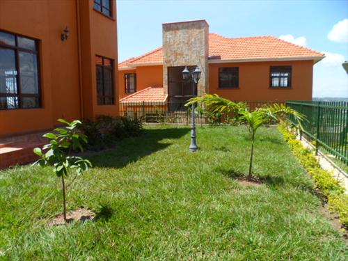 Maisonette for rent in Lubowa Wakiso