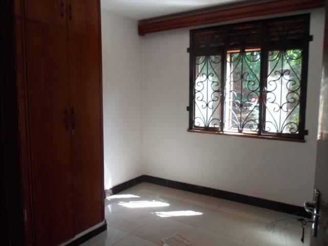 Bungalow for rent in Kololo Kampala